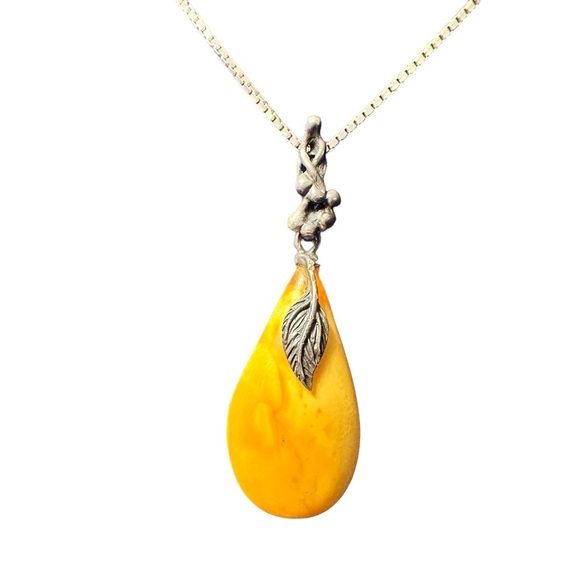 Vintage butterscotch amber pendant and chain necklace - Picture 2 of 7
